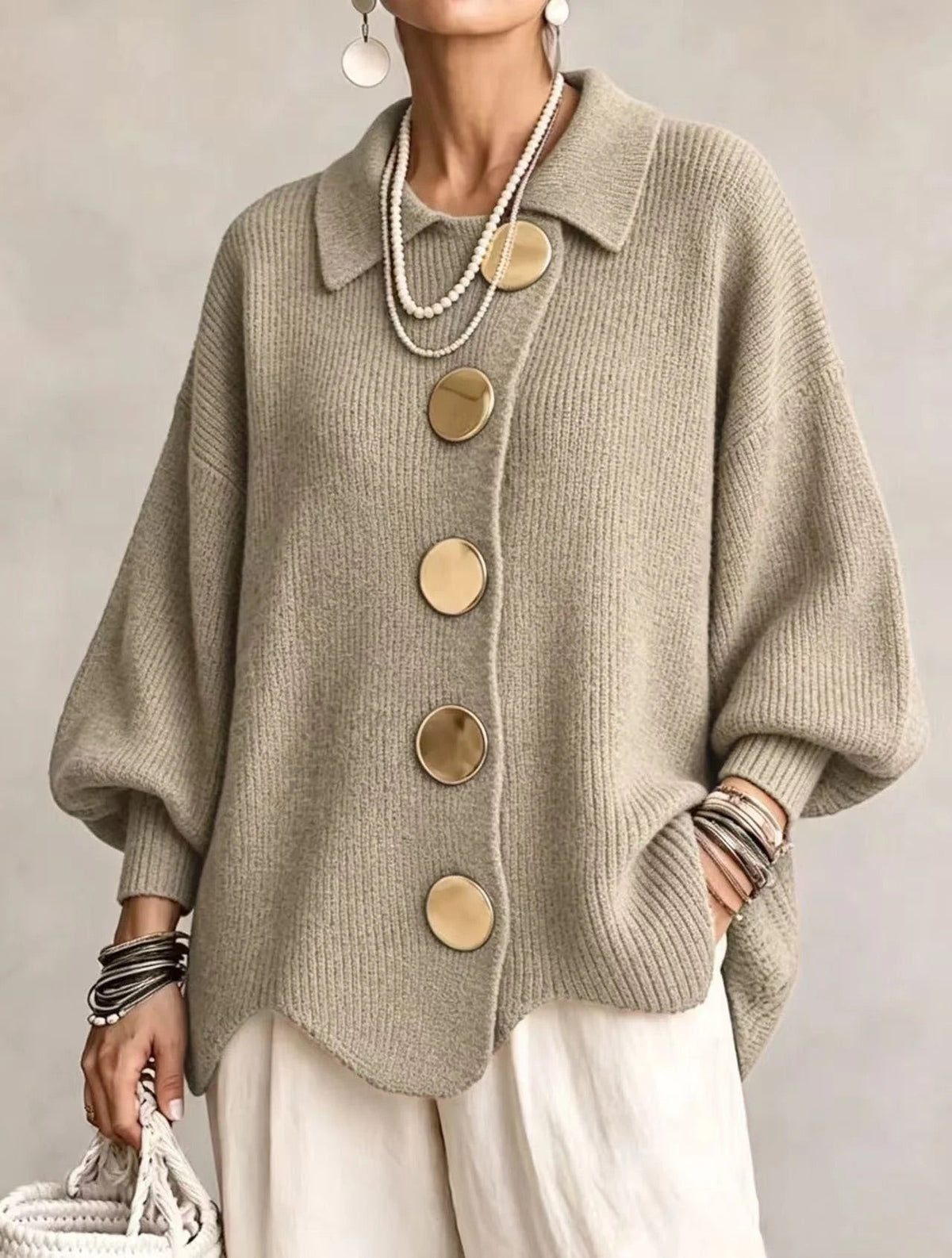 Karina | Cardigan oversize con colletto e bottoni dorati