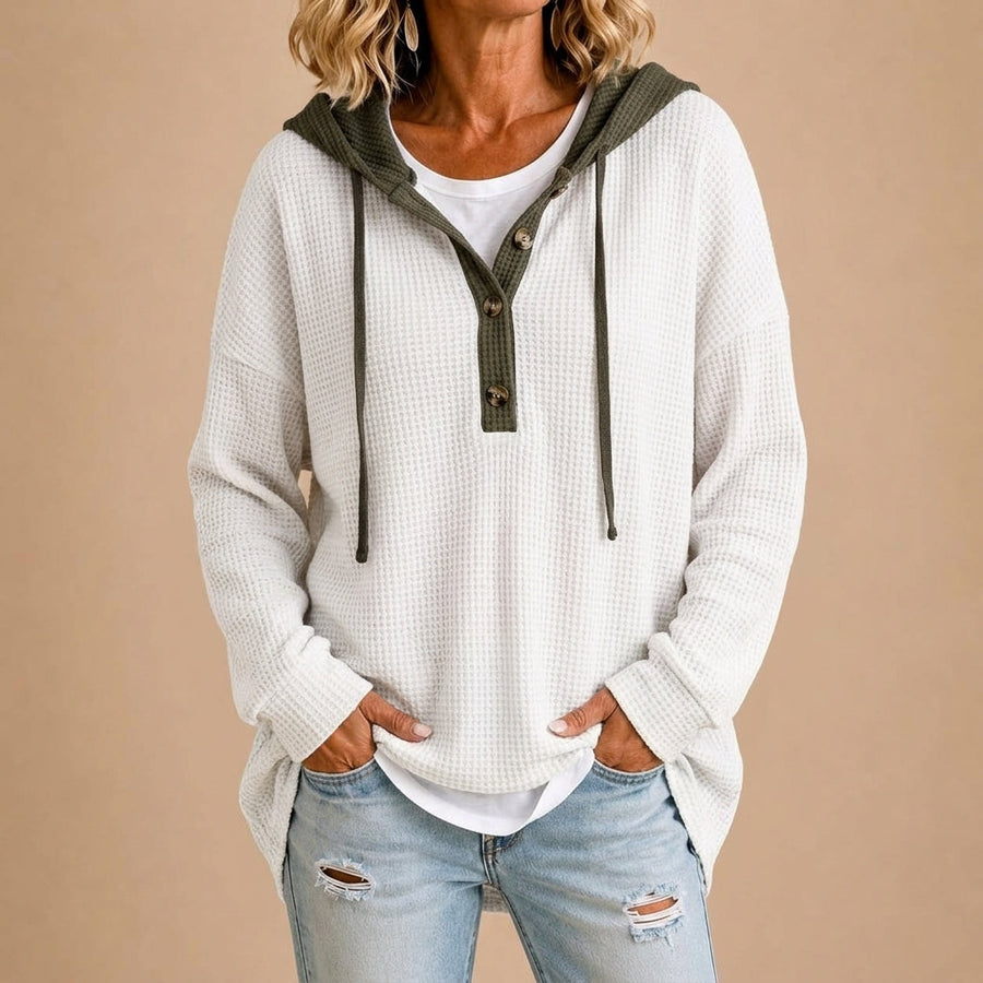 Tiziana | Poncho in maglia con cappuccio e bottoni
