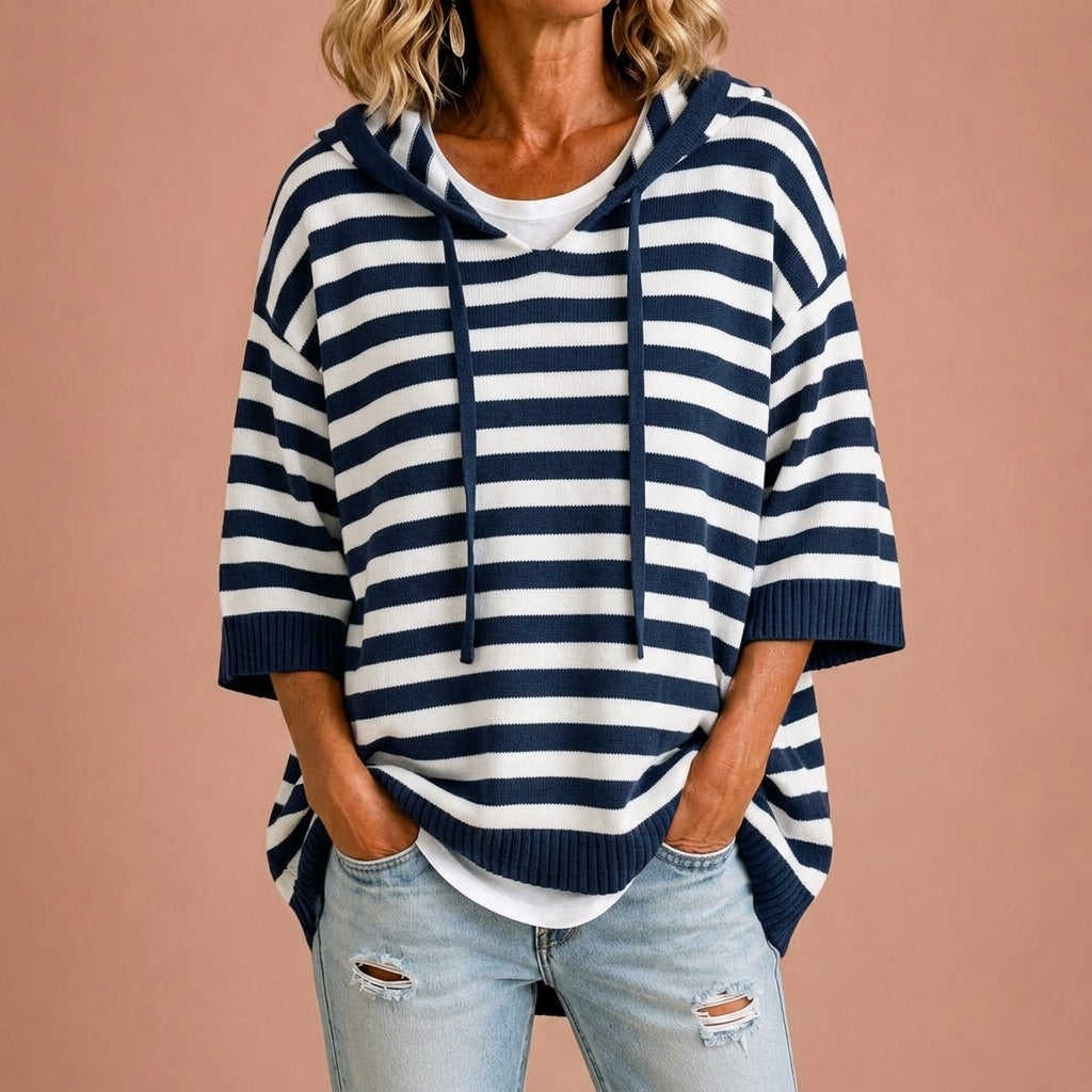 Loredana | Poncho in maglia a righe con cappuccio
