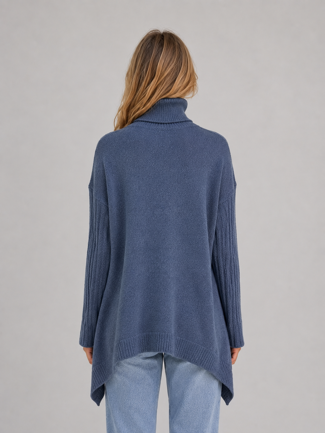 Maglione Dolcevita Donna Oversize con Orlo Asimmetrico
